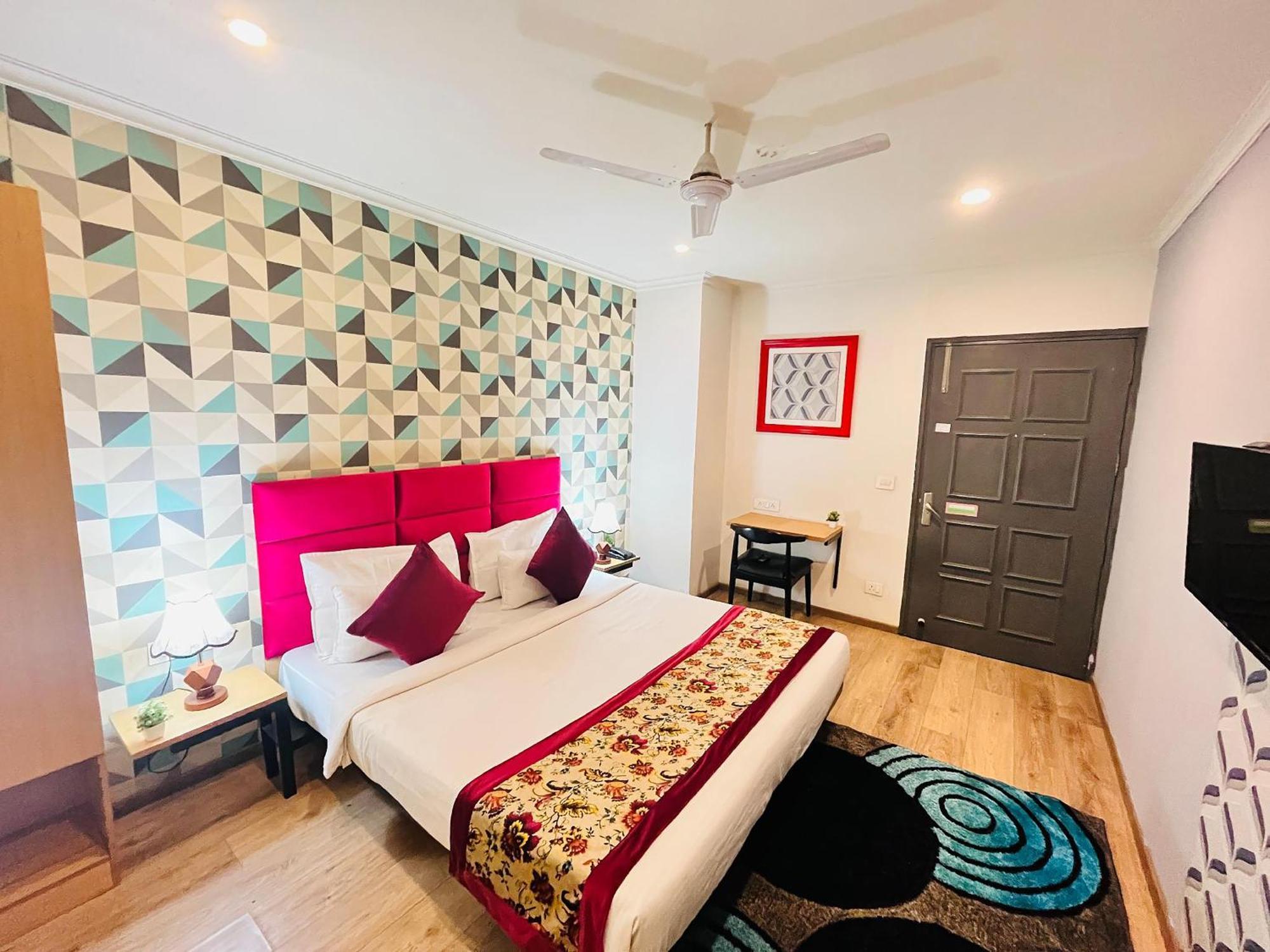 Qotel Chhatarpur- Opp Tivoli Garden New Delhi