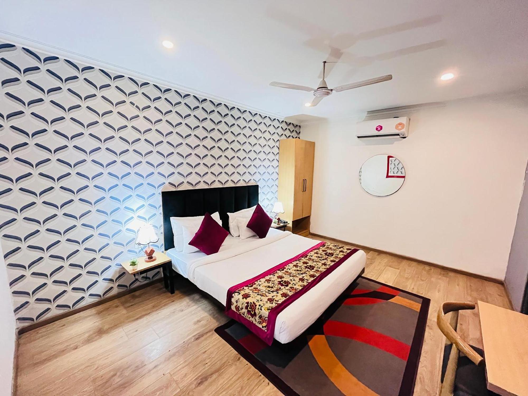 Hotel Qotel Chhatarpur- Opp Tivoli Garden New Delhi