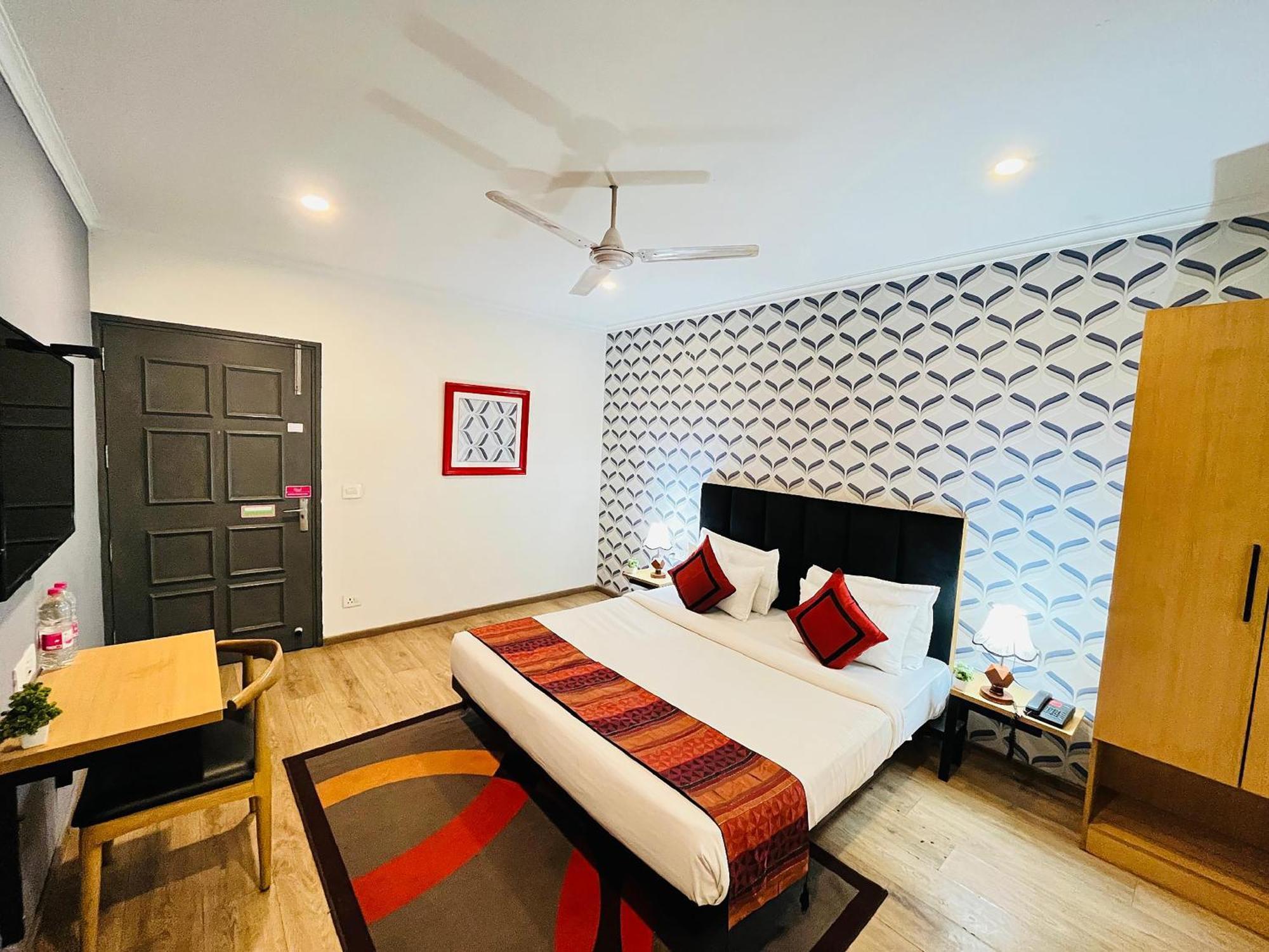 Qotel Chhatarpur- Opp Tivoli Garden New Delhi