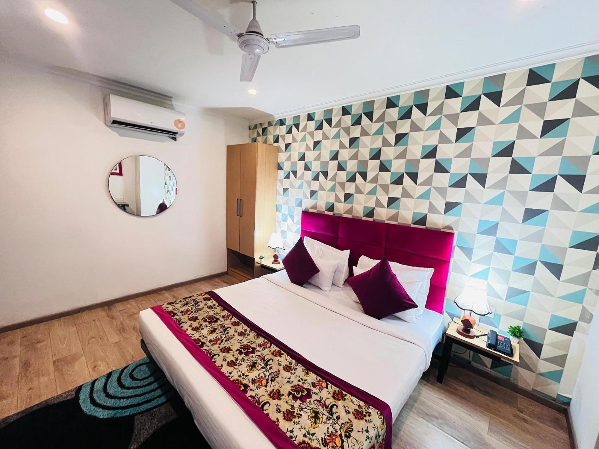 Qotel Chhatarpur- Opp Tivoli Garden New Delhi