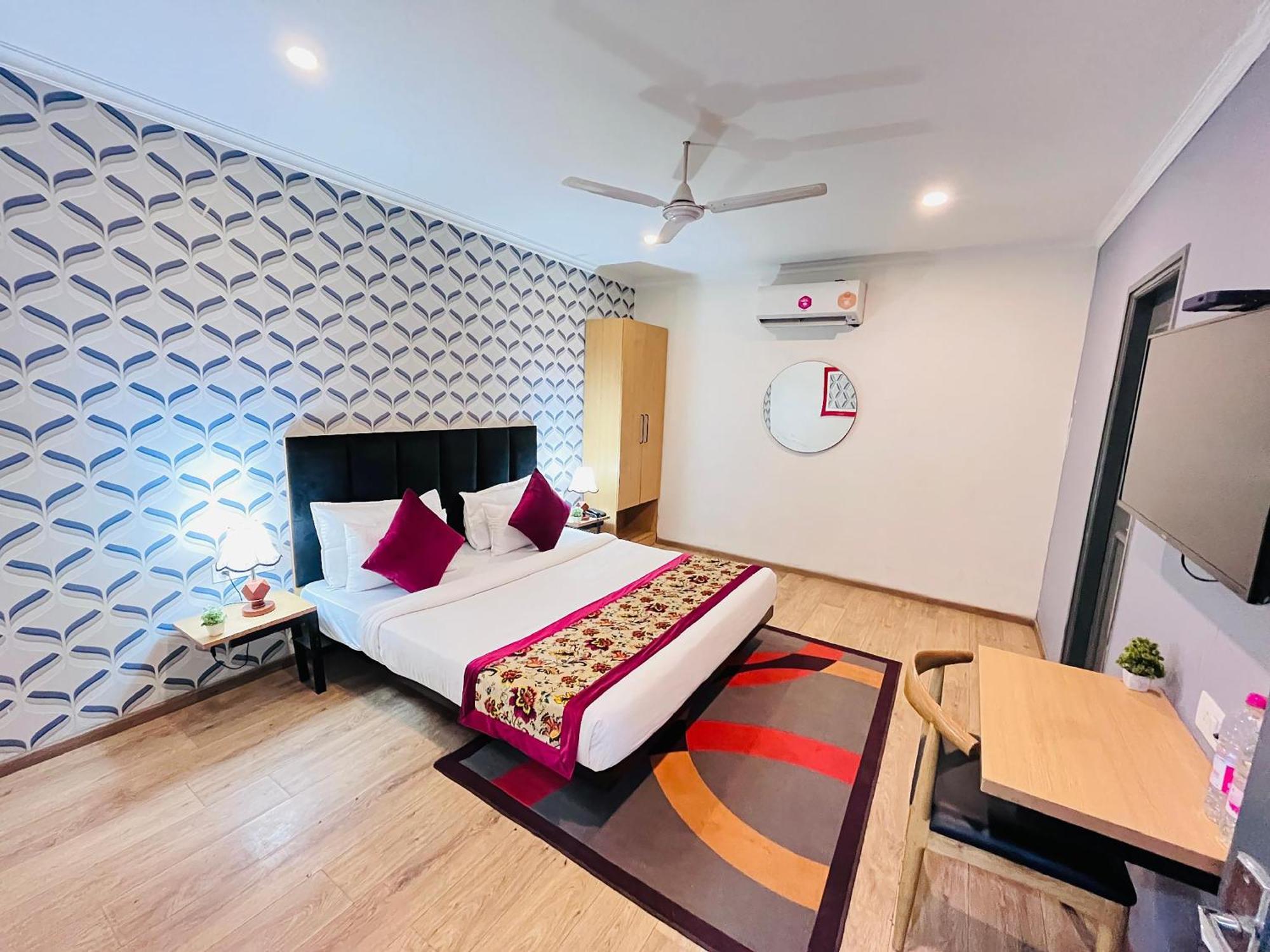 Qotel Chhatarpur- Opp Tivoli Garden New Delhi