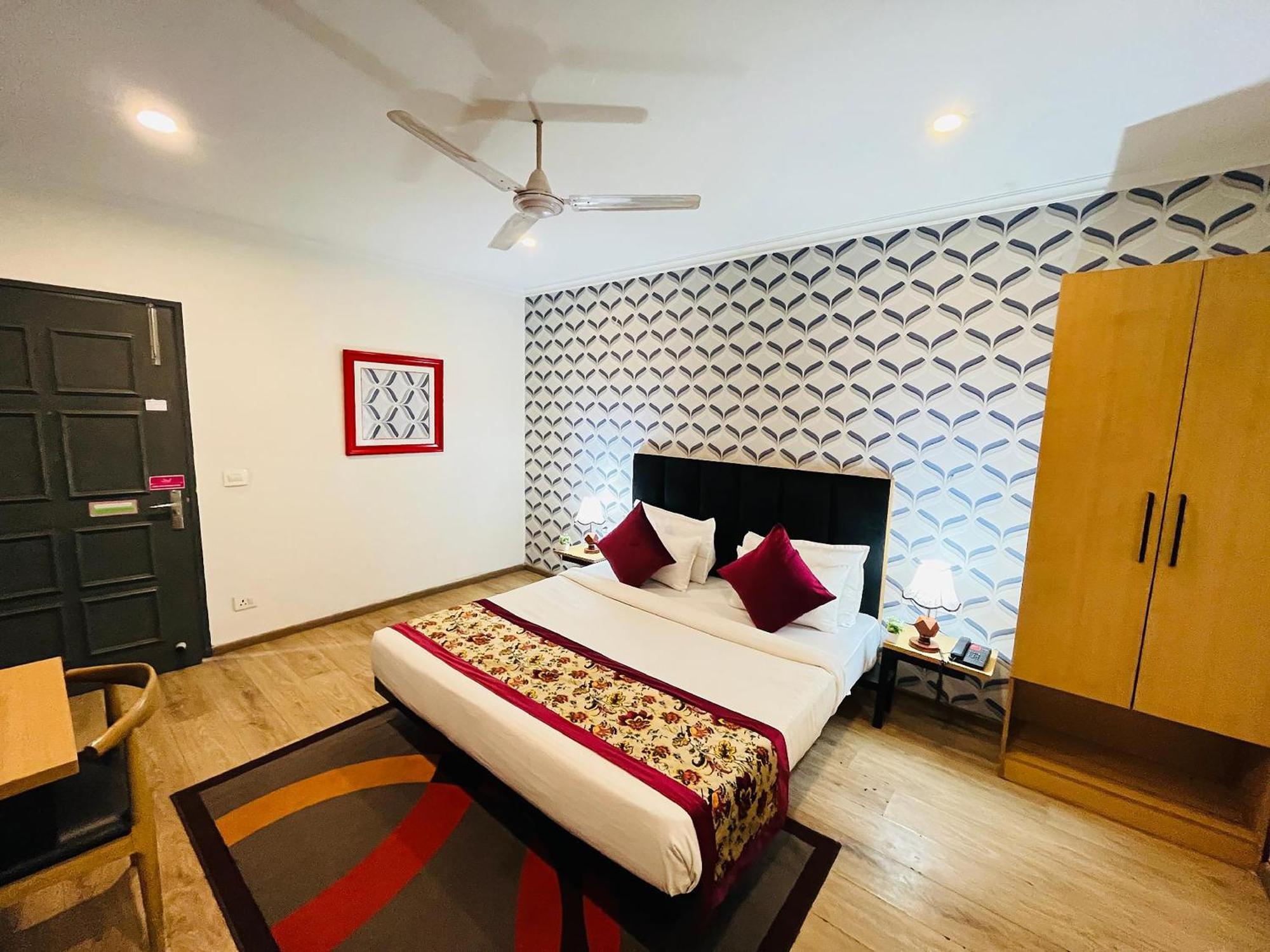 Qotel Chhatarpur- Opp Tivoli Garden New Delhi