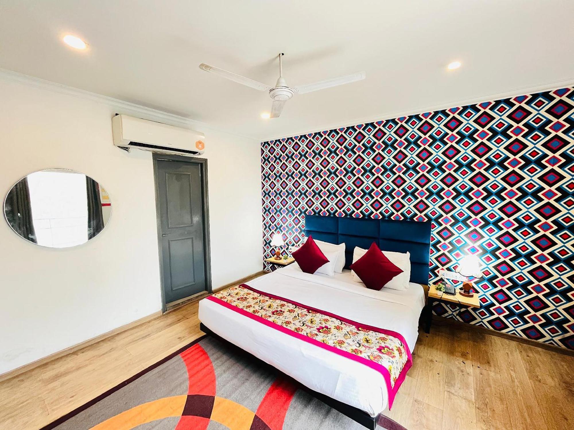 Qotel Chhatarpur- Opp Tivoli Garden